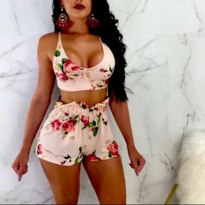 Beautiful 2 piece floral set
